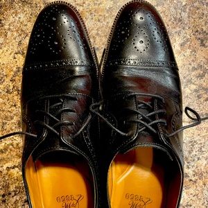 Black Johnston and Murphy genuine leather dress shoes lightly worn.